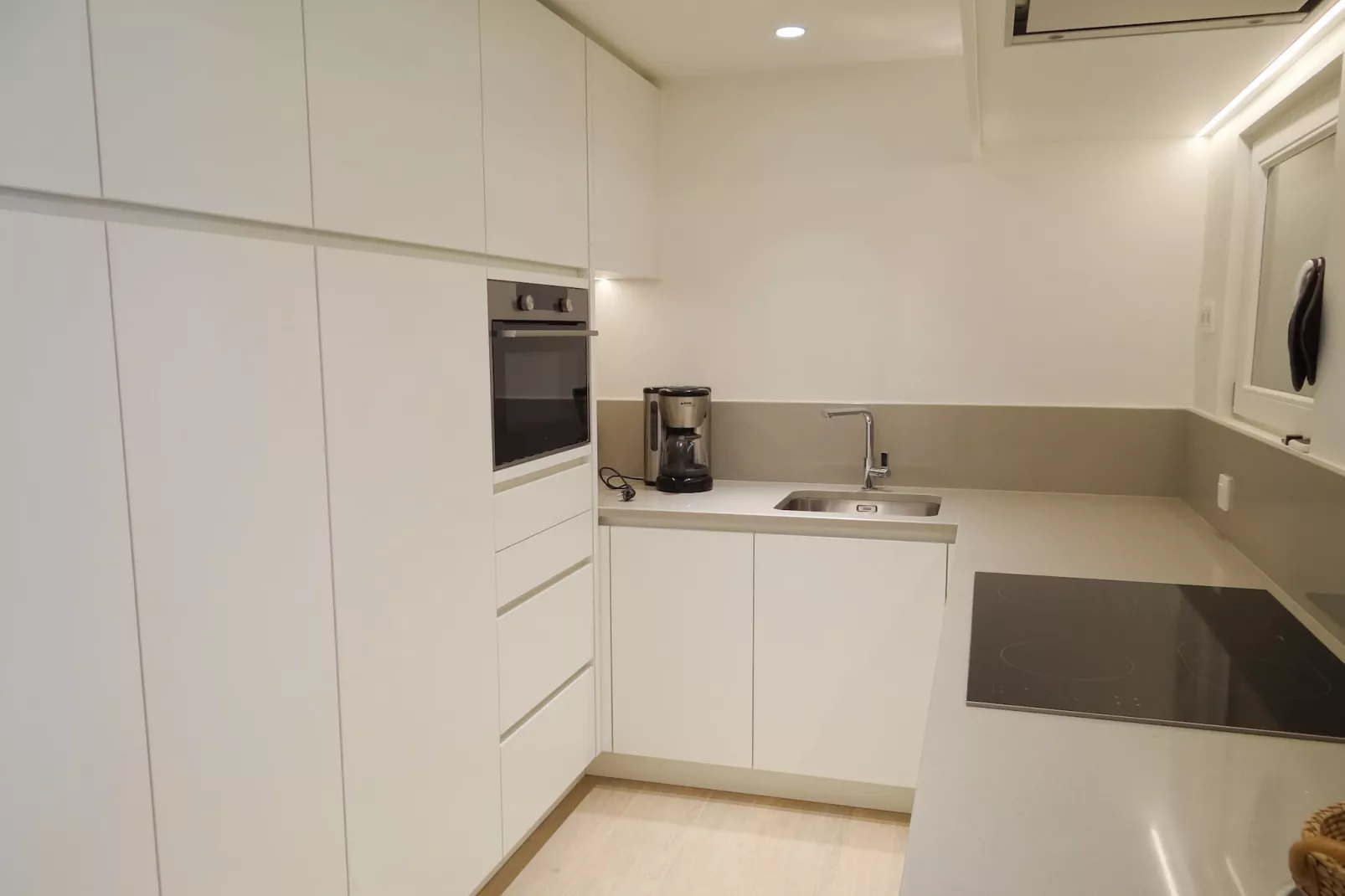 LE GRAND LARGE 701-Kitchen