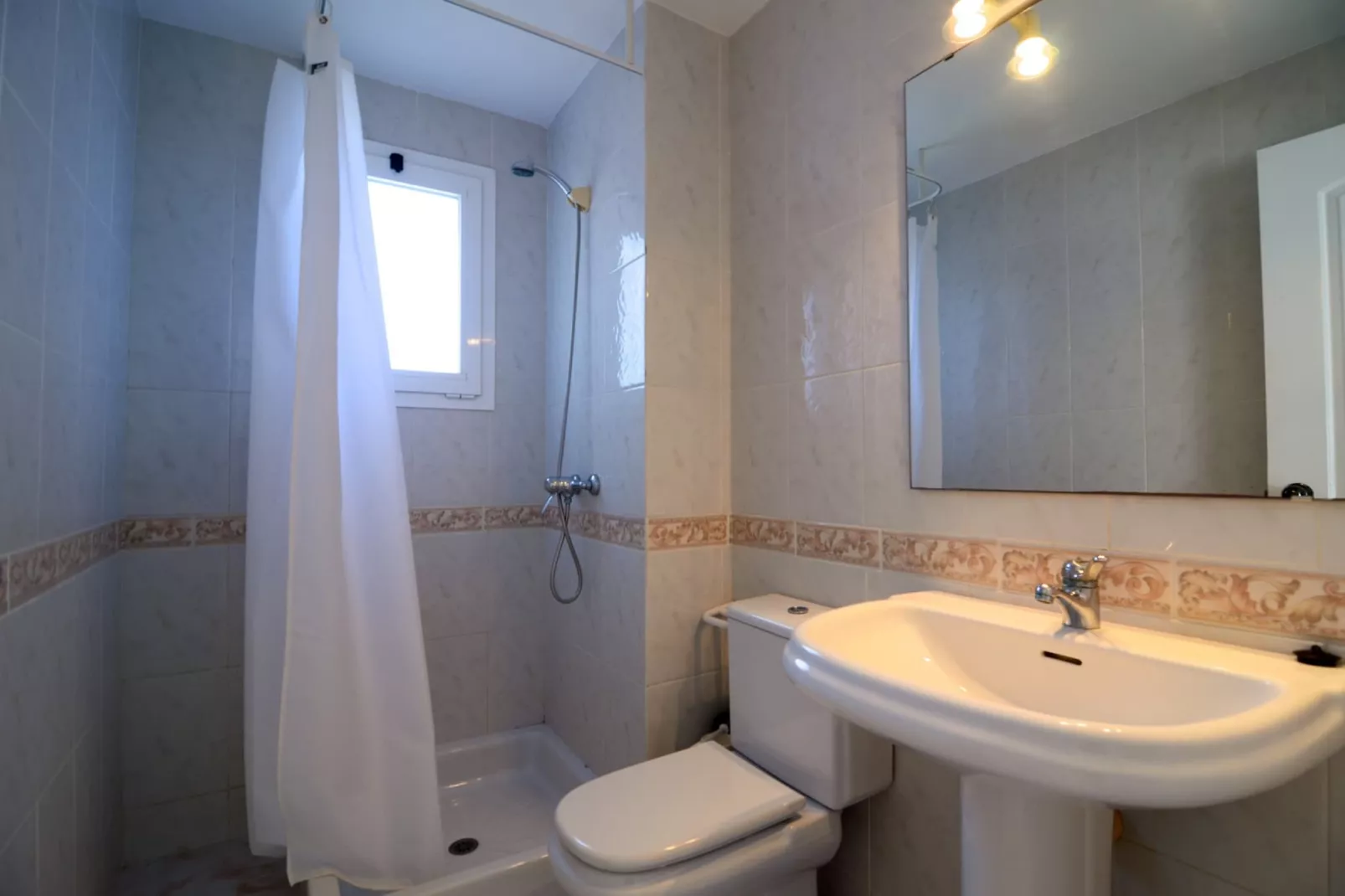GOLF MAR II A 1-4-Bathroom