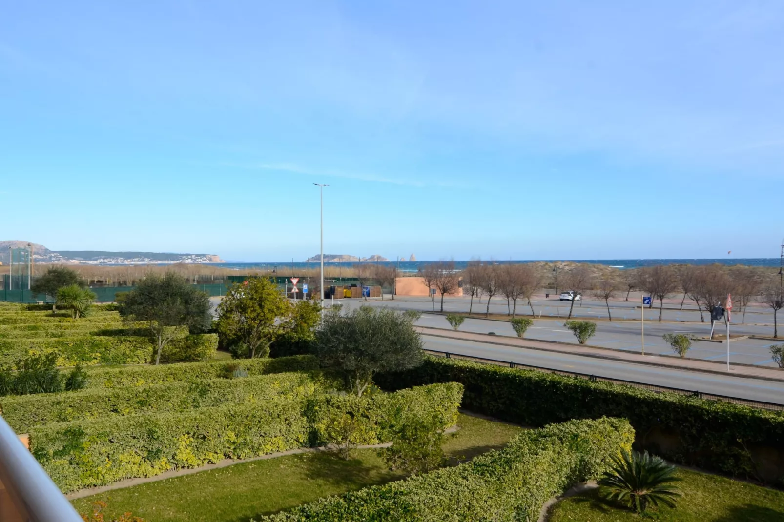 PORT PALS E 202-Outdoor