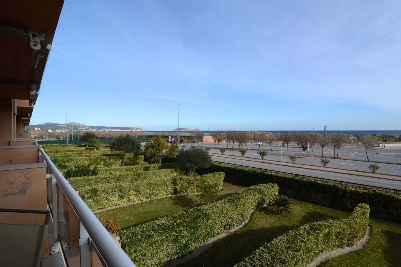 PORT PALS E 202-Terrace