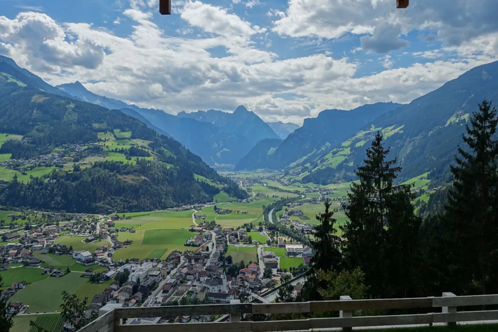 Gruppenhaus zur schönsten Aussicht-View summer