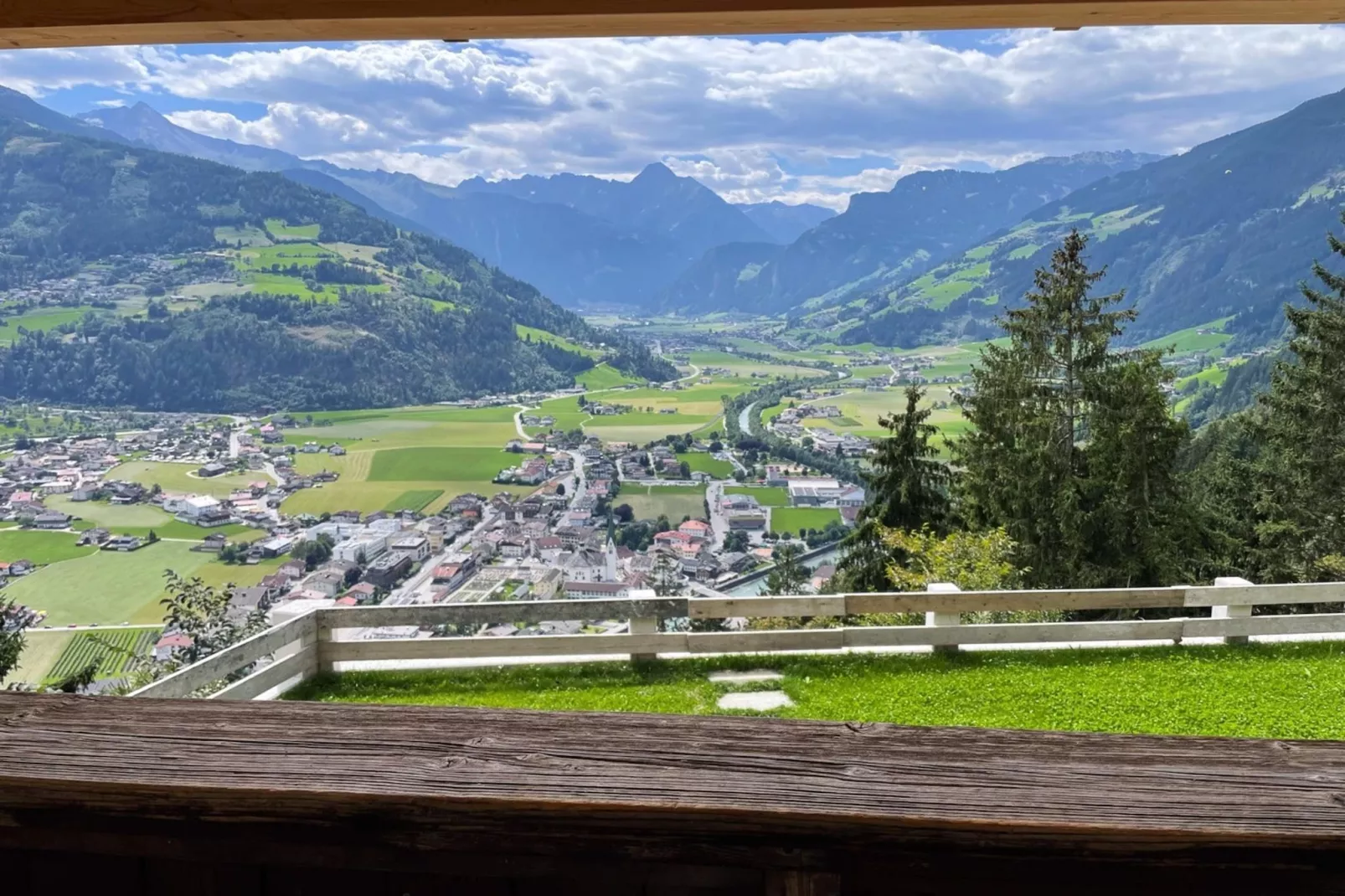 Gruppenhaus zur schönsten Aussicht-View summer