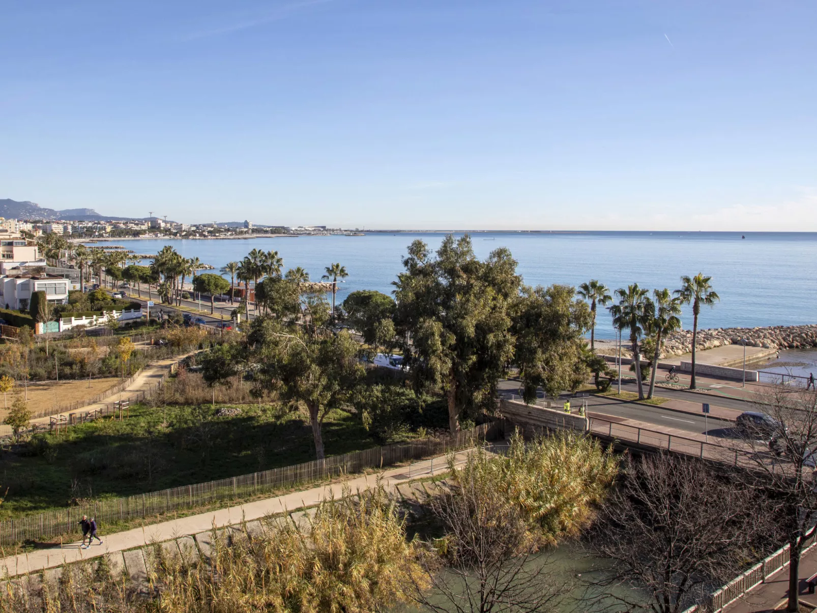 Le Cagnes Beach-Outside
