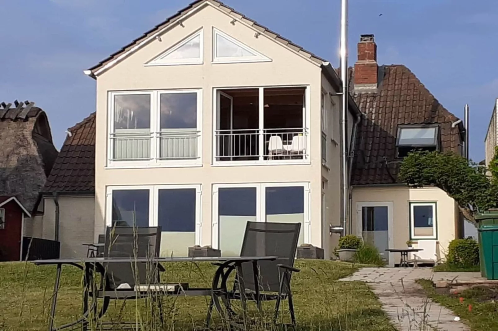 381250-Terrace balcony