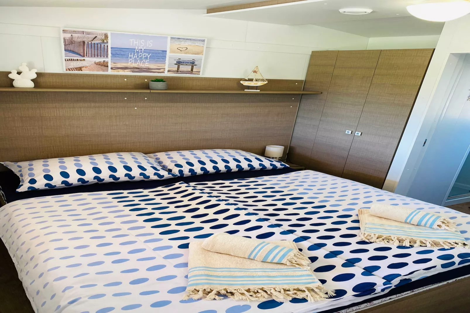 Olive Tree Neo & Lino - Two Bedroom Mobile Home with Terrace (Neo)-Schlafzimmer
