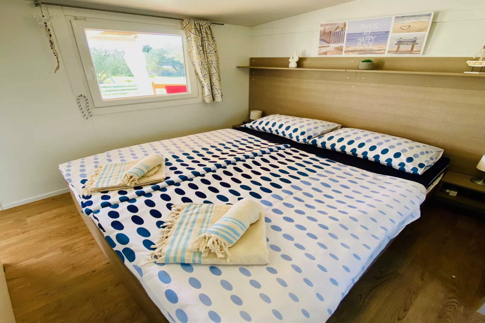 Olive Tree Neo & Lino - Two Bedroom Mobile Home with Terrace (Neo)-Schlafzimmer