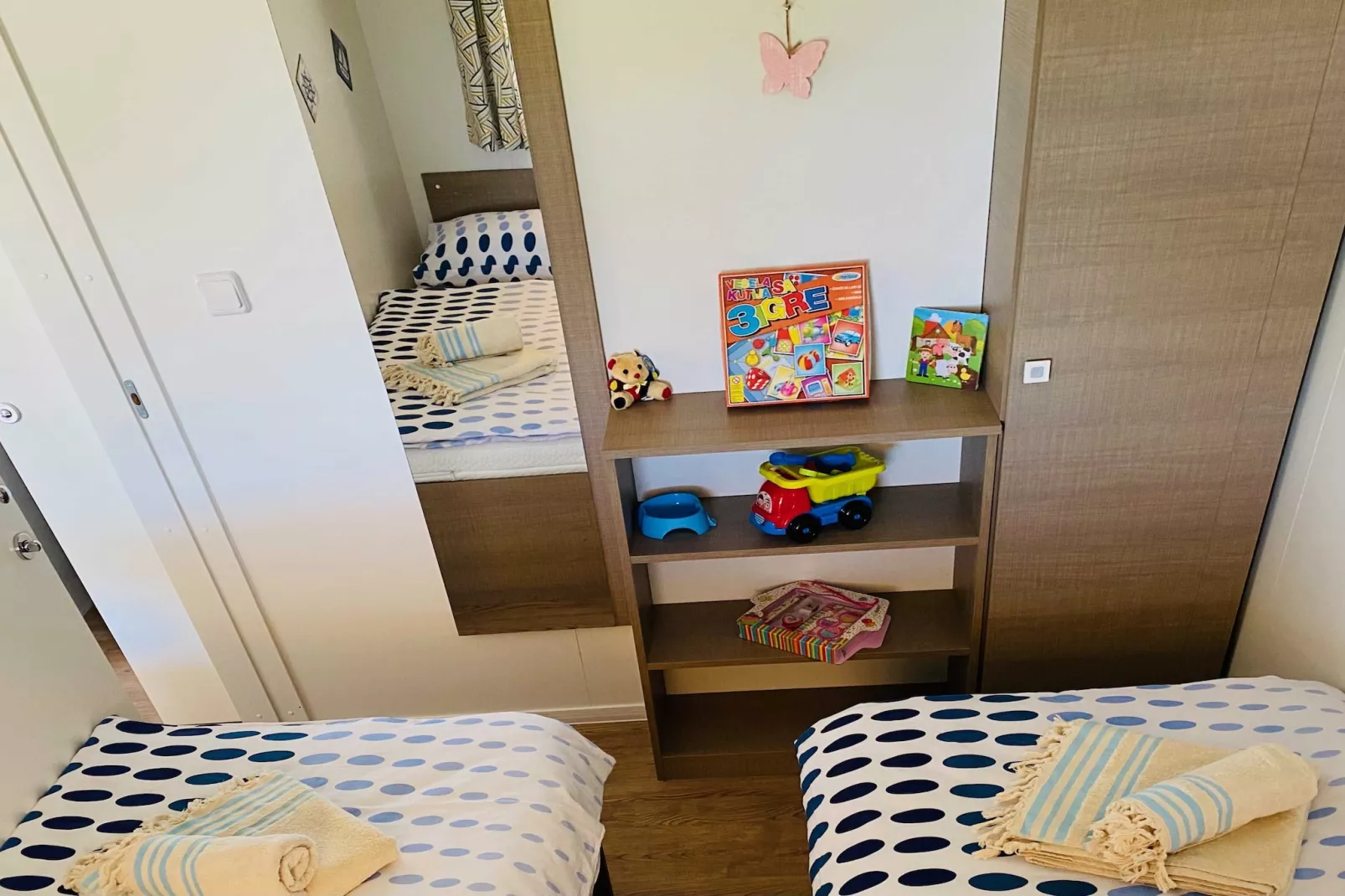 Olive Tree Neo & Lino - Two Bedroom Mobile Home with Terrace (Neo)-Schlafzimmer