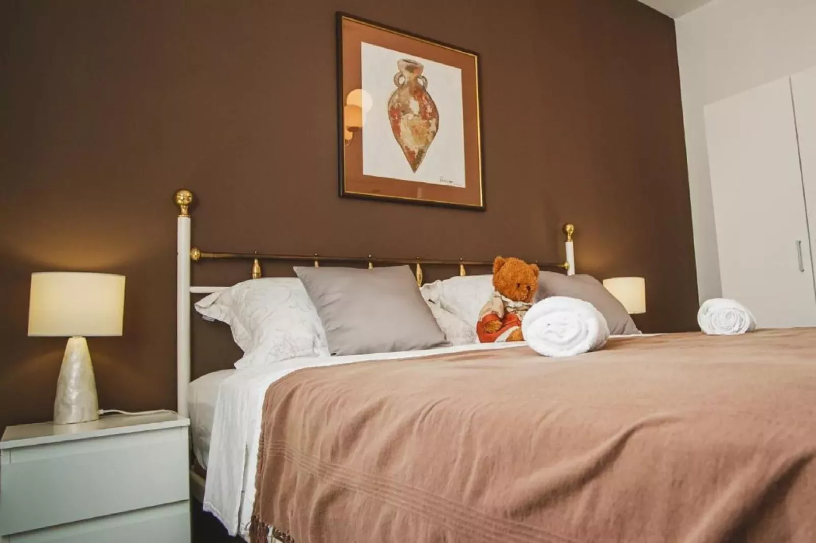 La Mia Storia - One Bedroom Holiday Home with Private Hot Tub-Bedroom