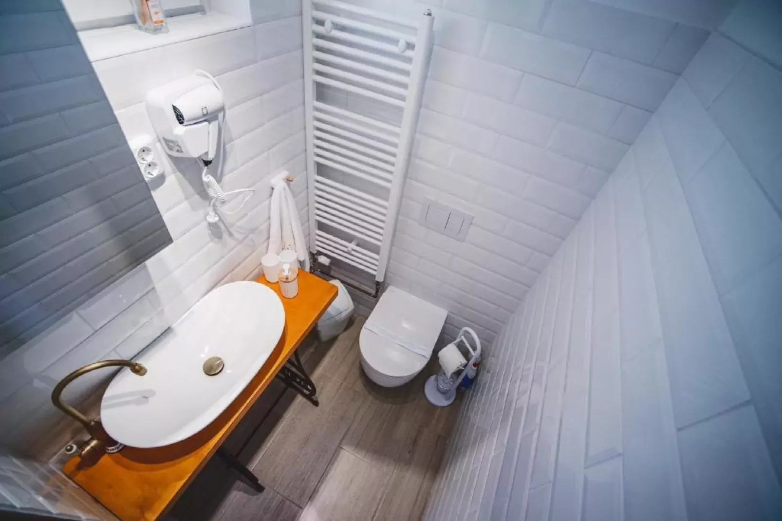 La Mia Storia - One Bedroom Holiday Home with Private Hot Tub-Bathroom