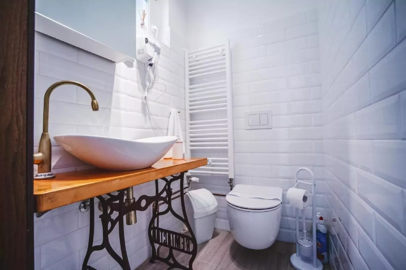 La Mia Storia - One Bedroom Holiday Home with Private Hot Tub-Bathroom