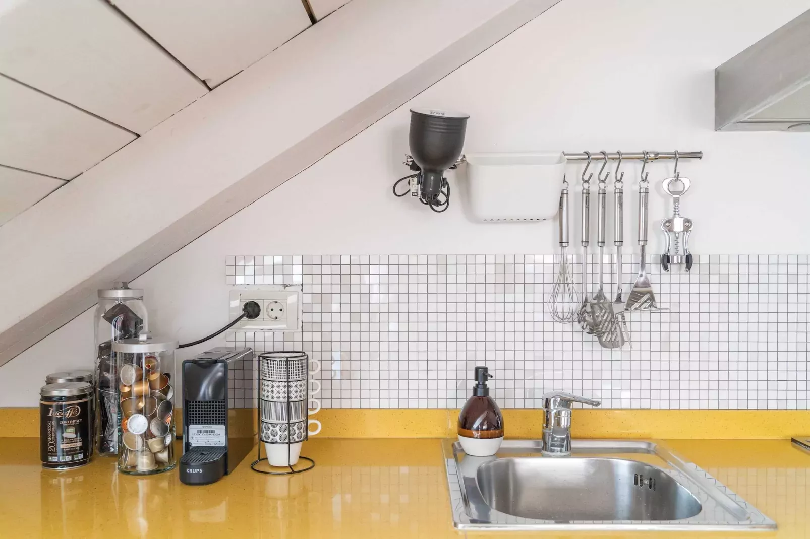 Secret Apartments - Two Bedroom Apartment with City View (Secret 2)-Cuisine
