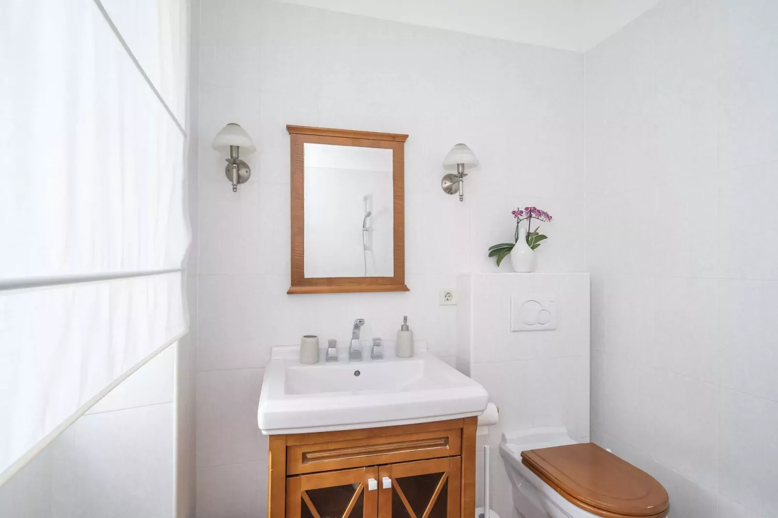 Secret Apartments - Two Bedroom Apartment with City View (Secret 2)-Salle de bain