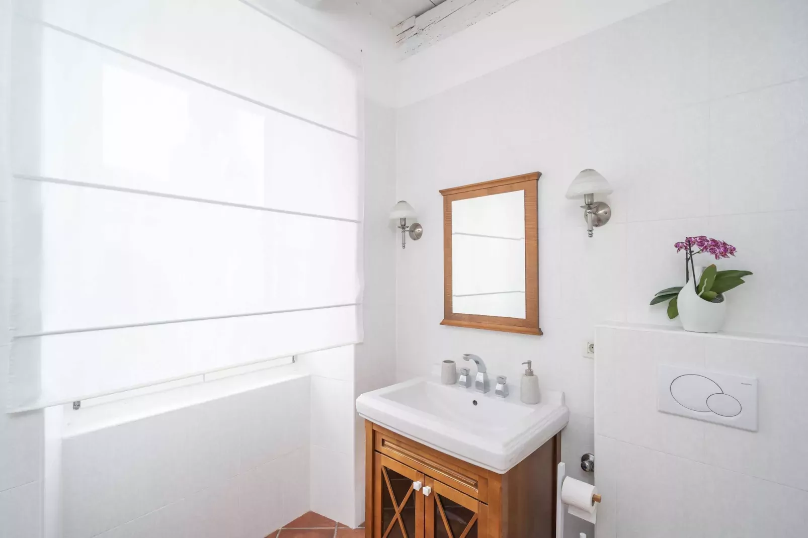 Secret Apartments - Two Bedroom Apartment with City View (Secret 2)-Salle de bain
