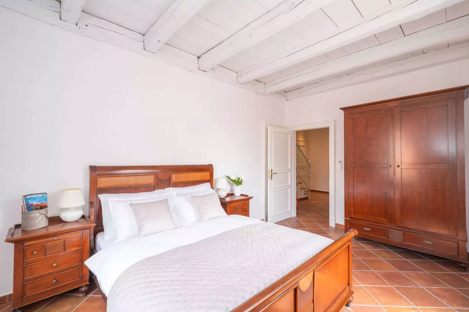 Secret Apartments - One Bedroom Apartment (Secret 3)-Chambre