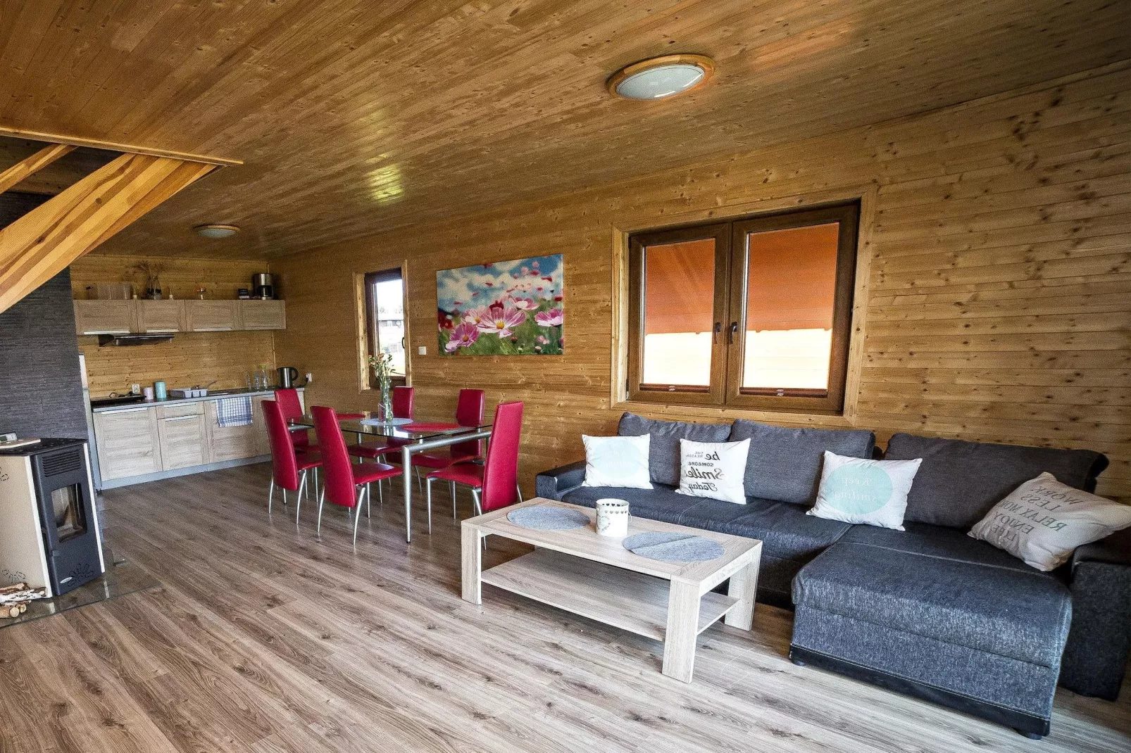 House overlooking the lake-Living room