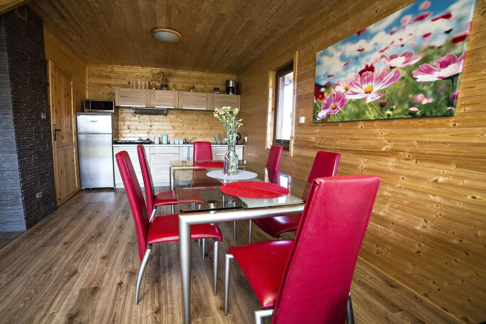 House overlooking the lake-Dining room
