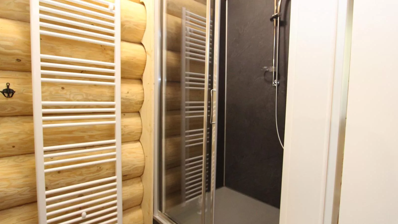 Jenig 4B-Badezimmer