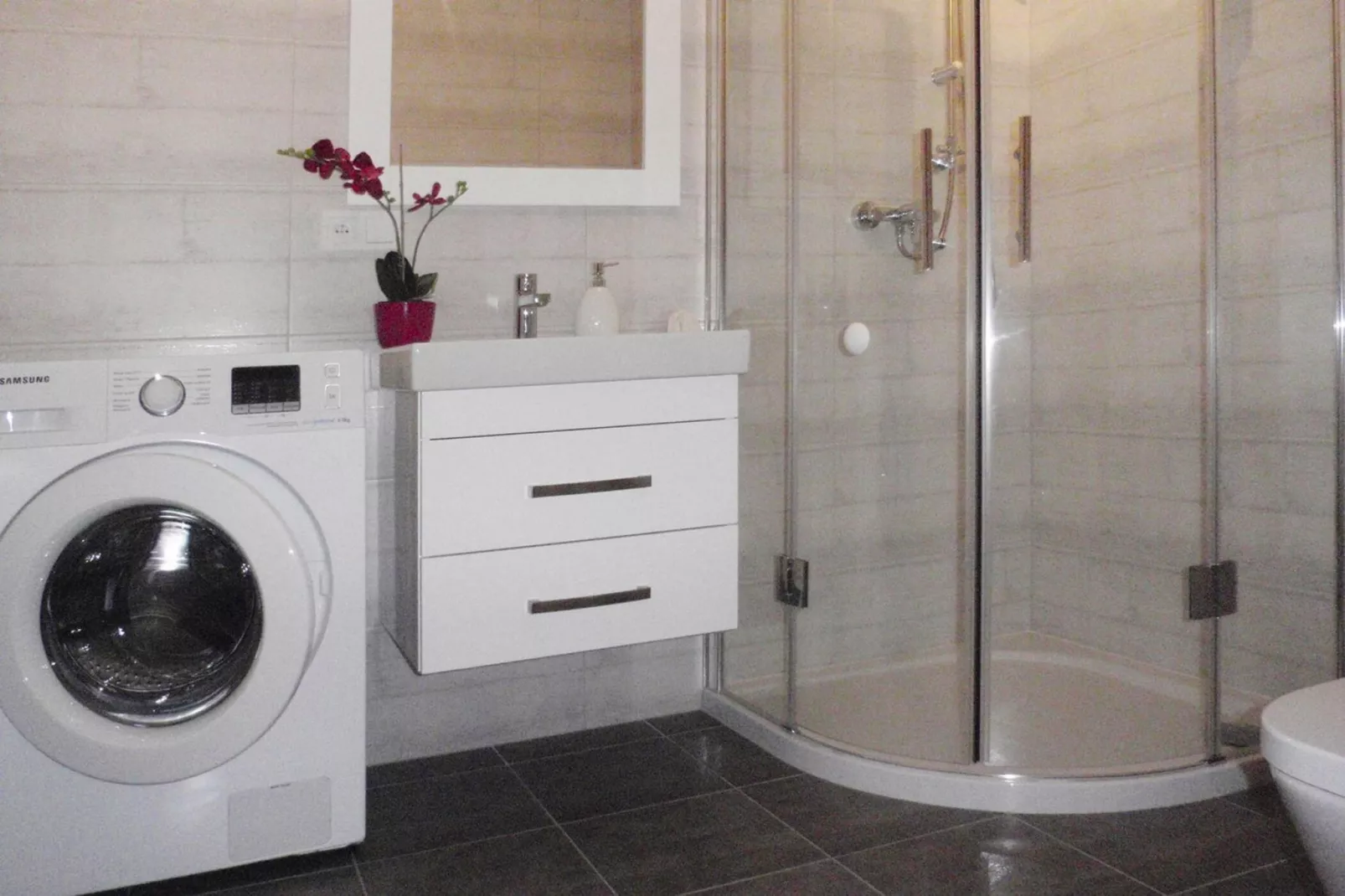 Modern apartment in Miedzyzdroje 100m from the sea 55 qm Typ A App-Bathroom