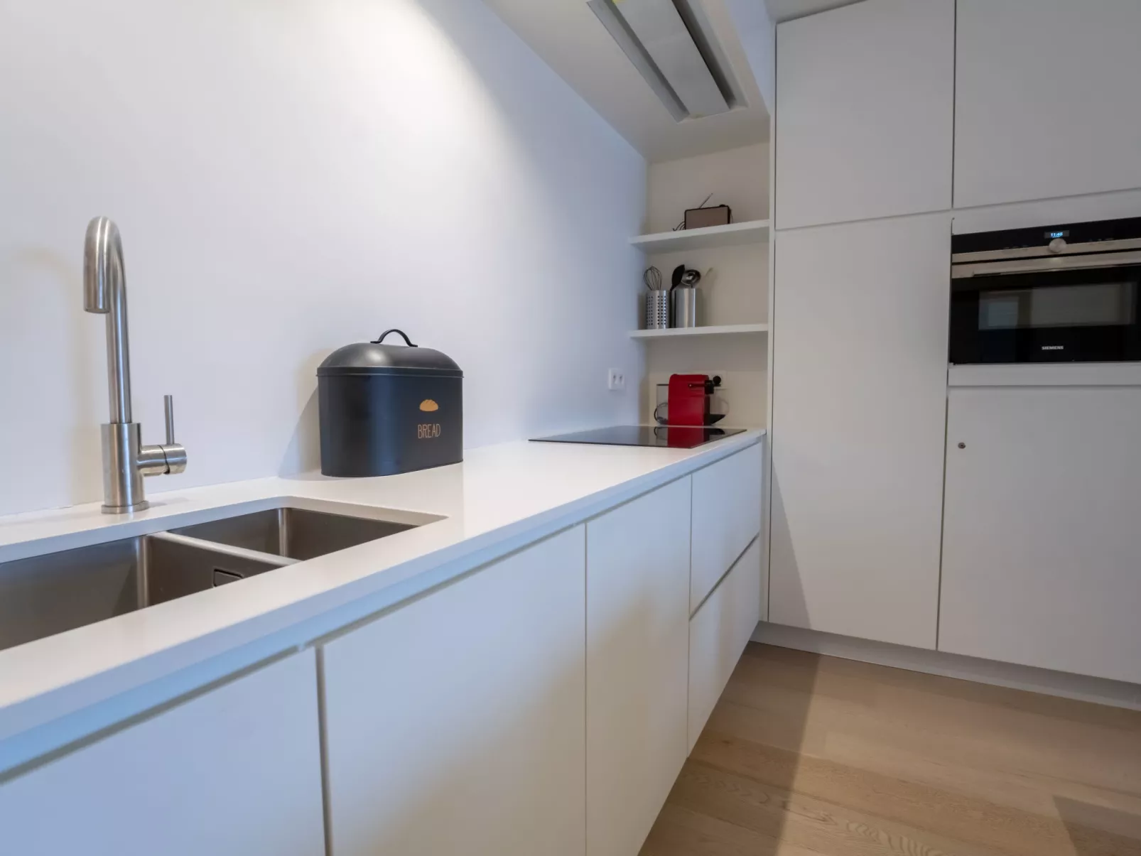 Chateauneuf with parking-Inside