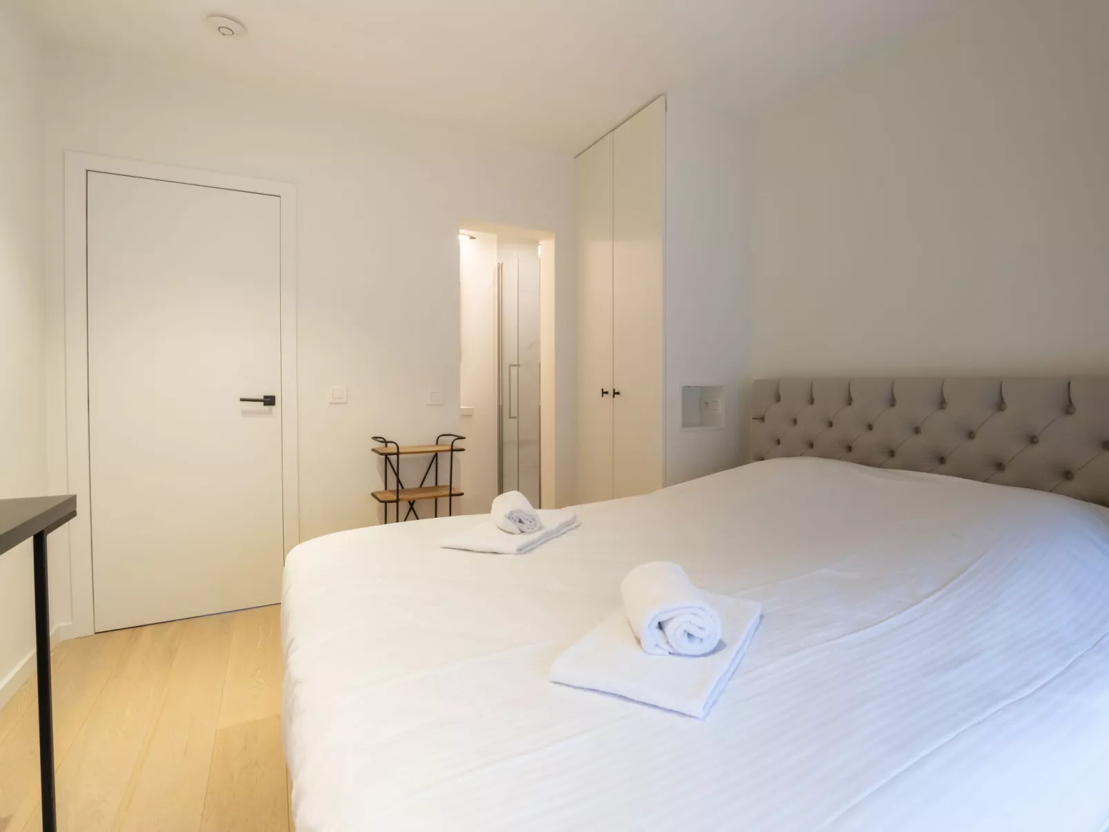 Chateauneuf with parking-Inside