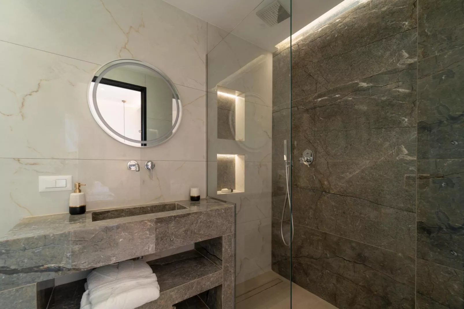 Diamond Villa with swimming pool - 10554430