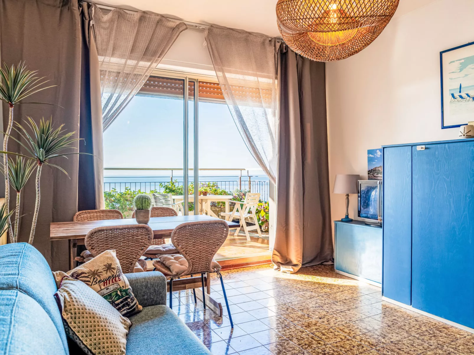 Monte Carlo View-Inside