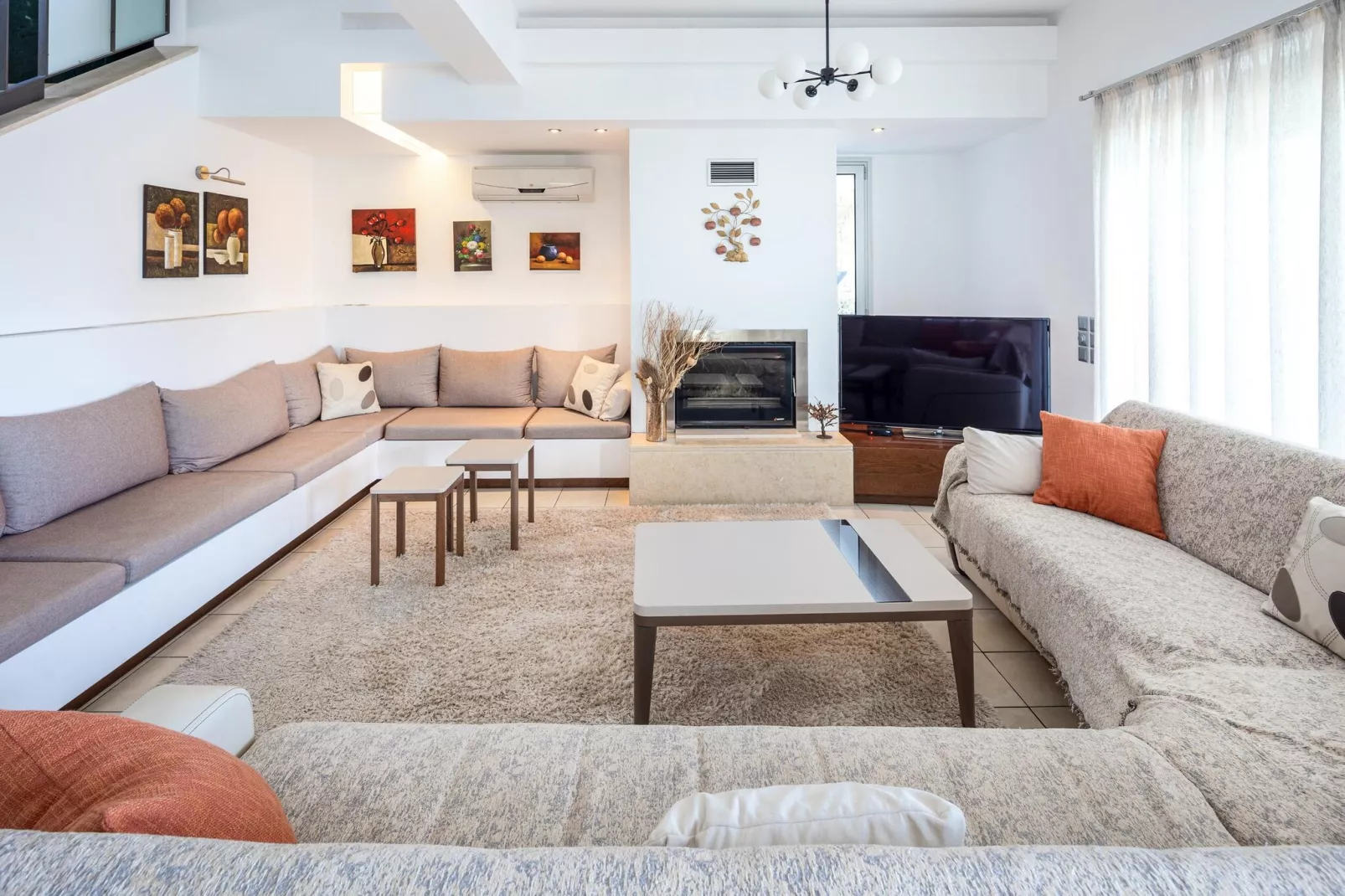 Villa Friends with private pool-Living room