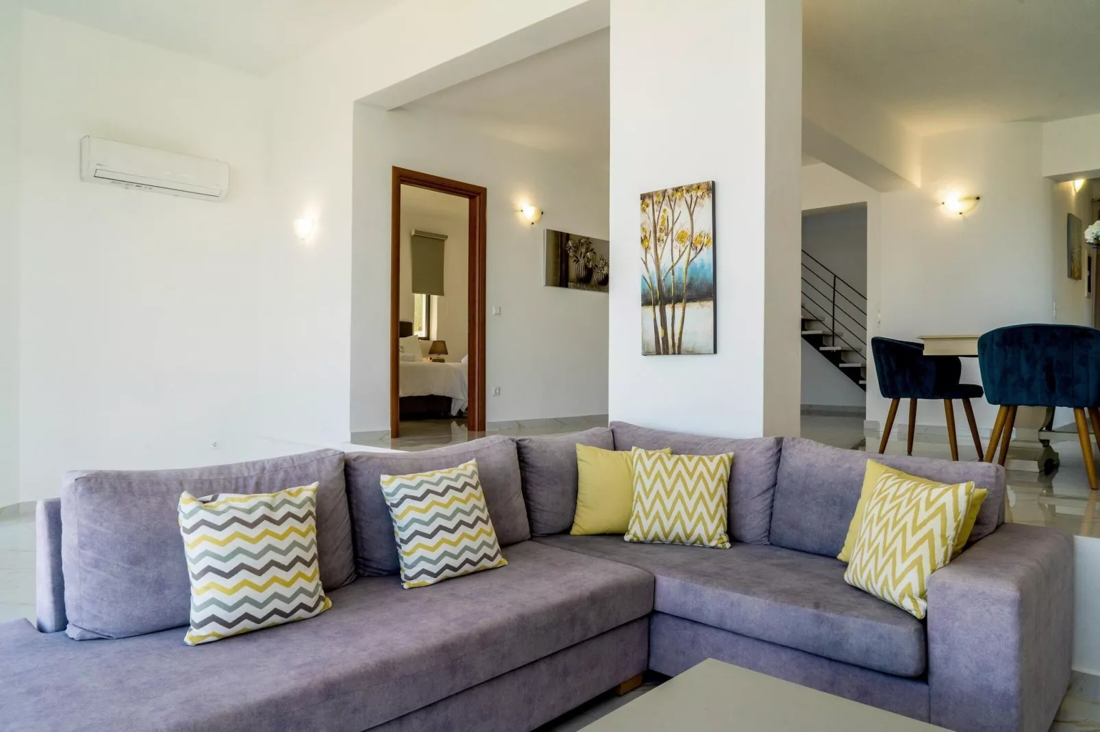 Joy of the Sky villa-Living room