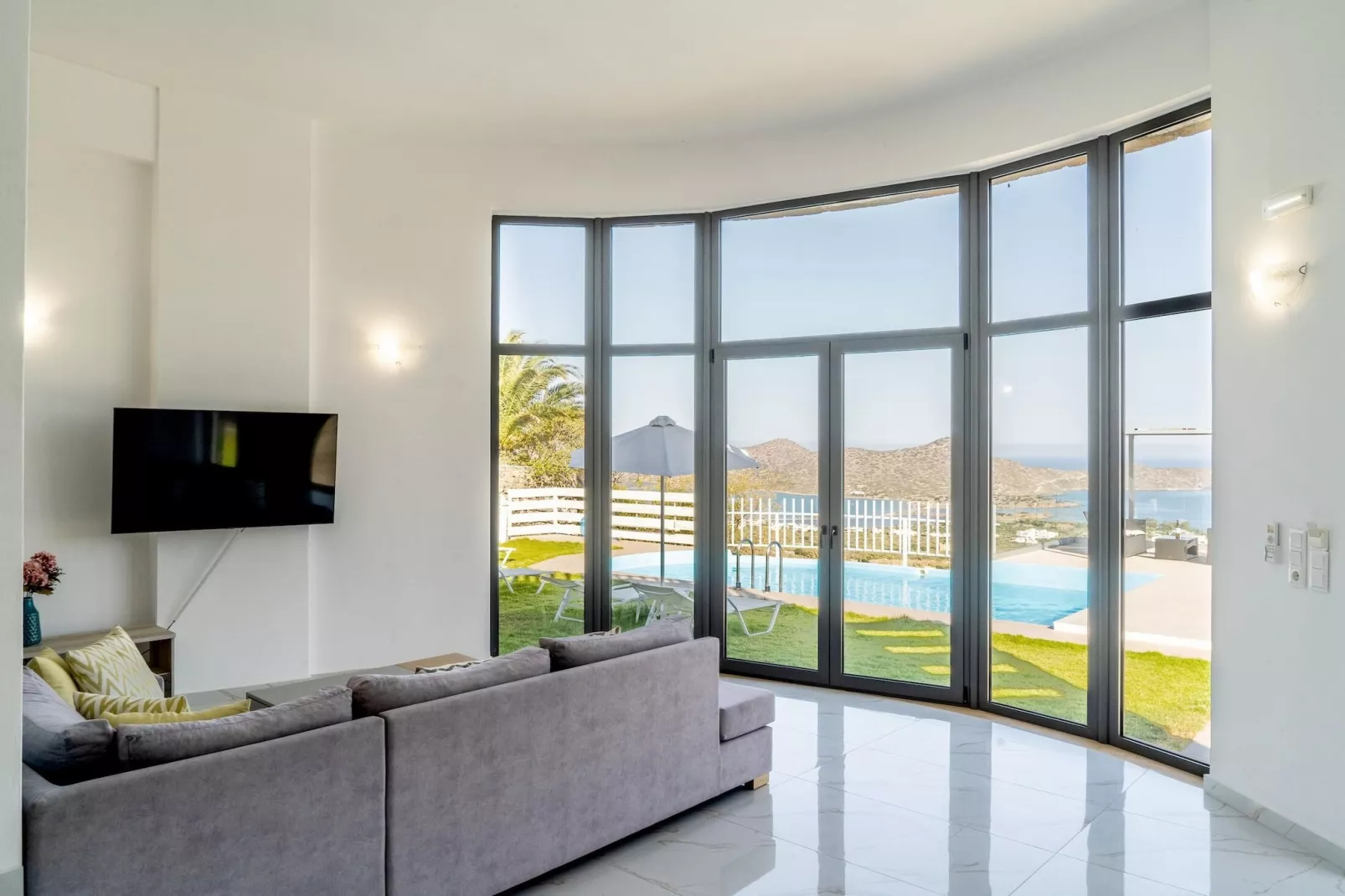 Joy of the Sky villa-Living room