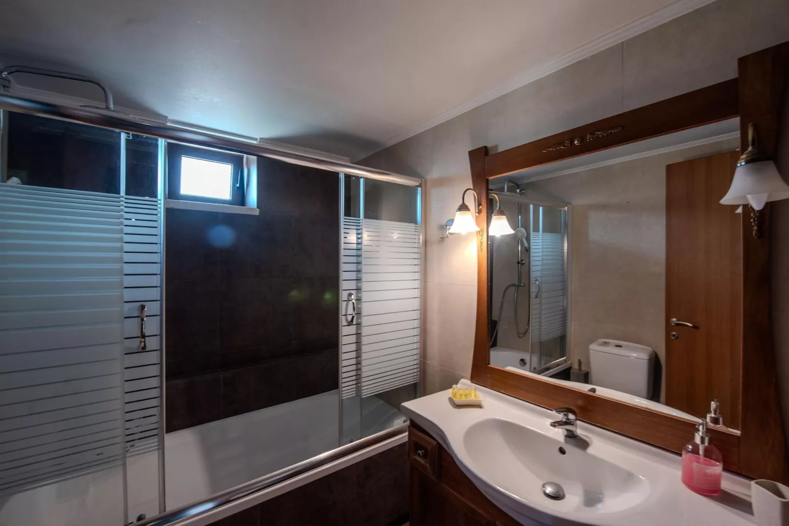 Villa Vilana with private pool-Bathroom