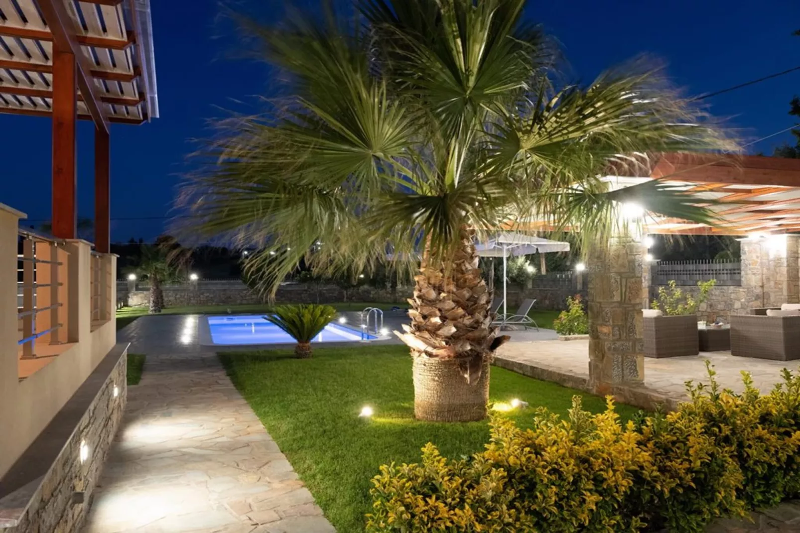 Villa David with private pool-Jardin d'été