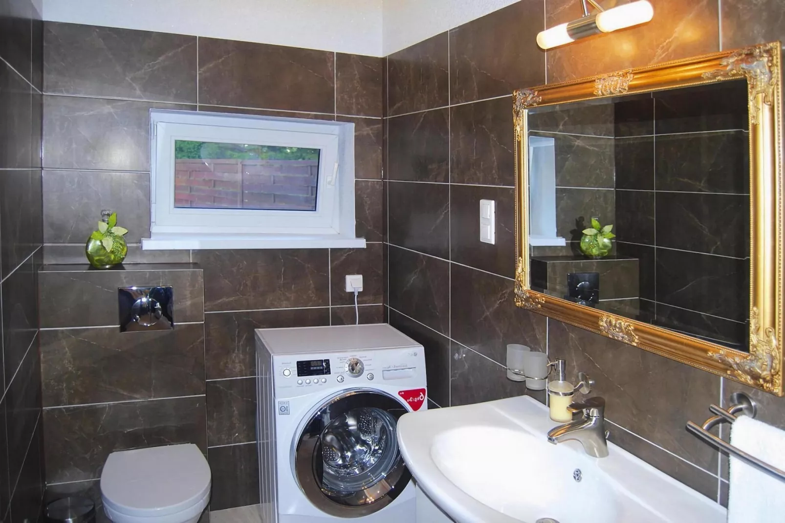 Dom wakacyjny z basenem dla 7 osób Sieciemin-Bathroom