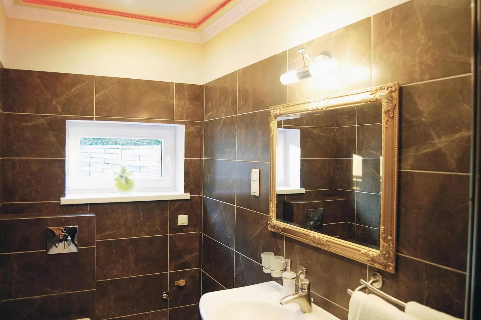 Dom wakacyjny z basenem dla 7 osób Sieciemin-Bathroom