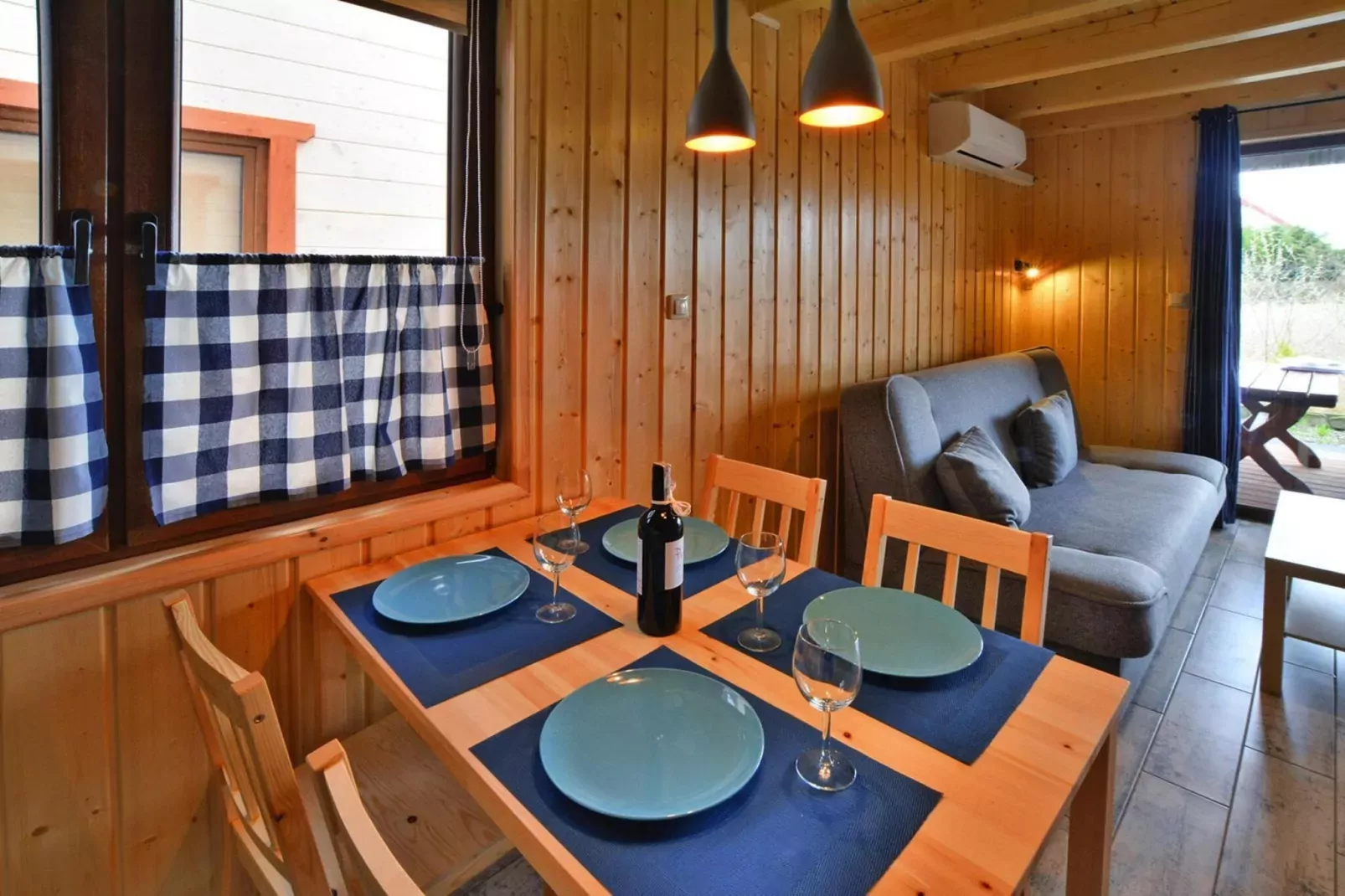 Domki wakacyjne dla 6 osób Sianożęty-Dining room