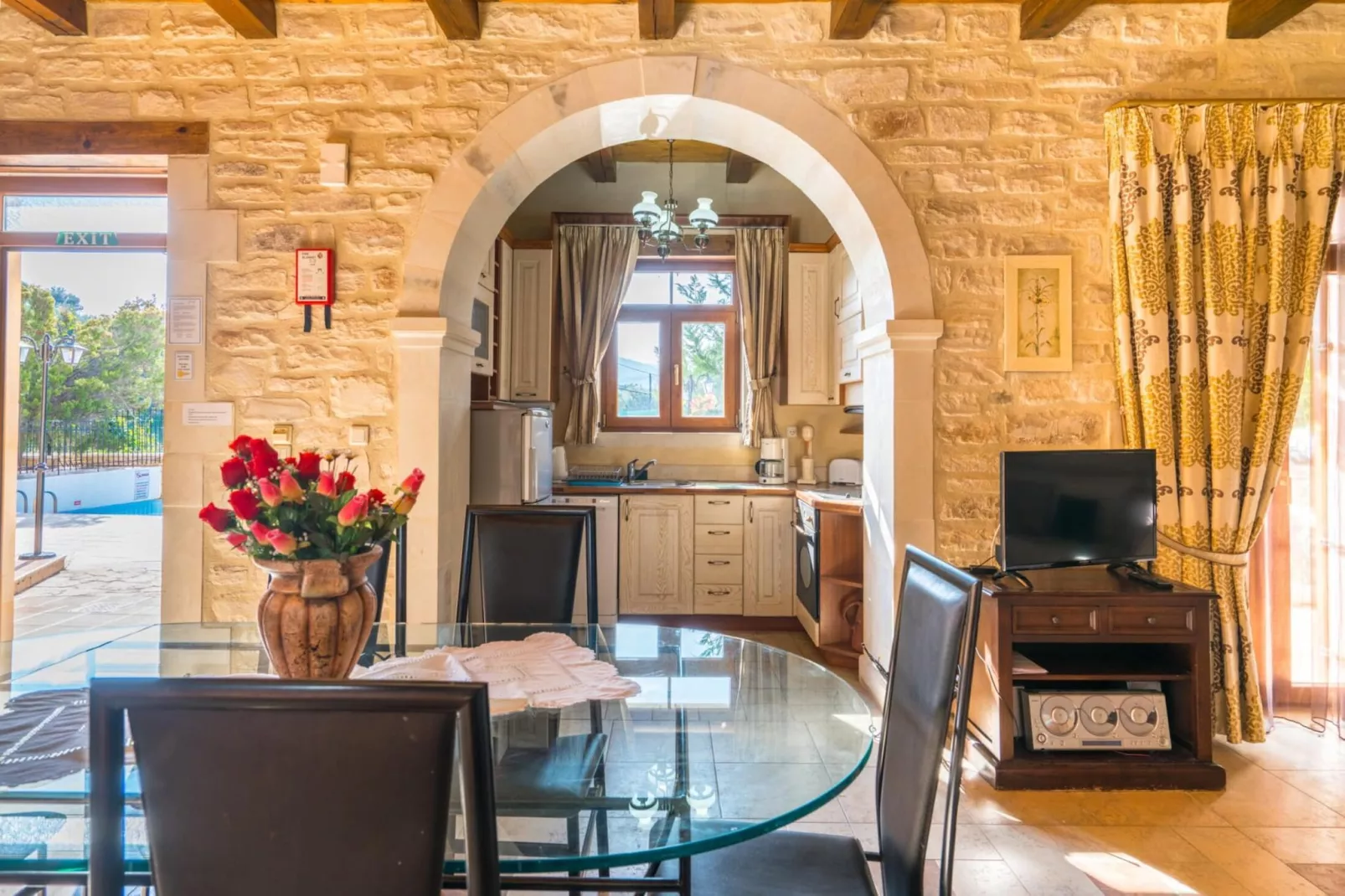 Villa Marcos Chara in Asteri-Dining room