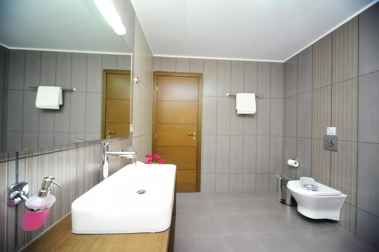 Villa Orsalia with private pool-Bathroom