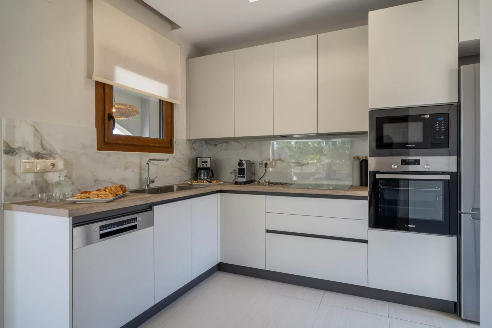 Villa Dimitra with swimming pool-Kitchen