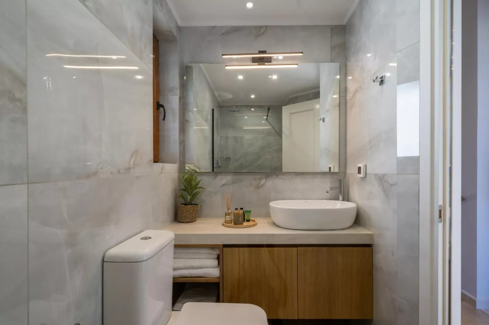 Villa Dimitra with swimming pool-Bathroom