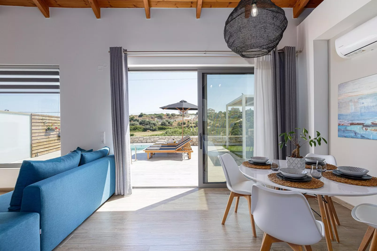 Eveland Accessible Villa 1-Dining room