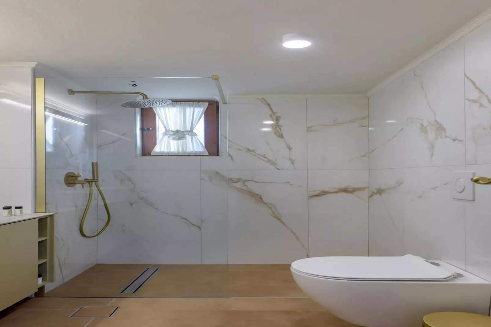 Villa Araucaria private pool Jacuzzi Seaview-Bathroom
