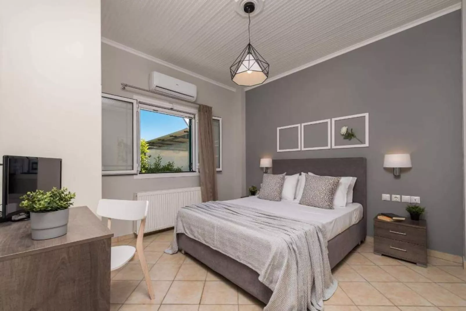 Madini Luxury villa with private Heated pool-Schlafzimmer