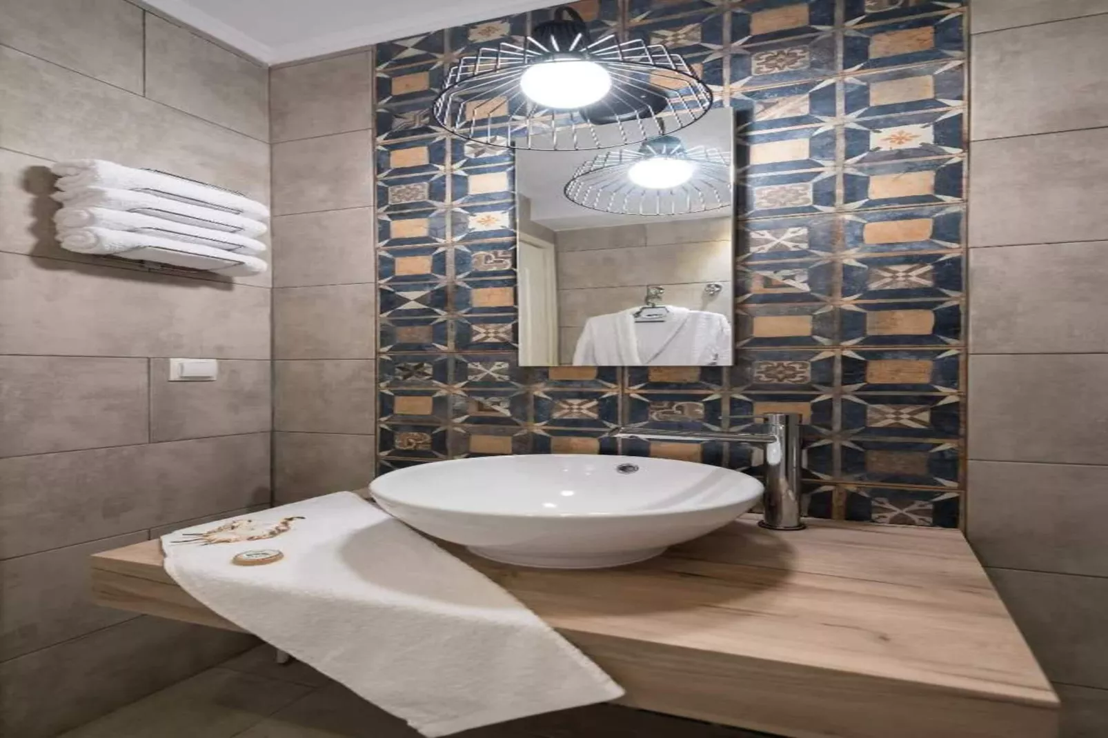 Madini Luxury villa with private Heated pool-Badezimmer