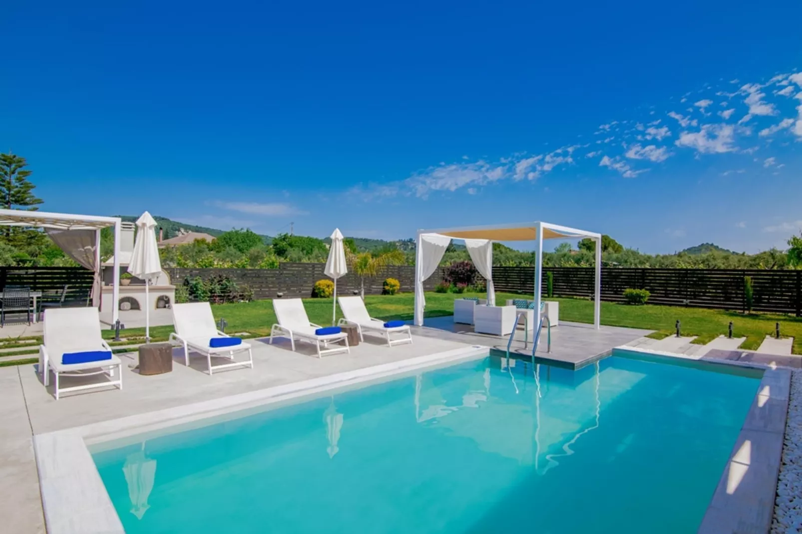 Madini Luxury villa with private Heated pool-Schwimmbad