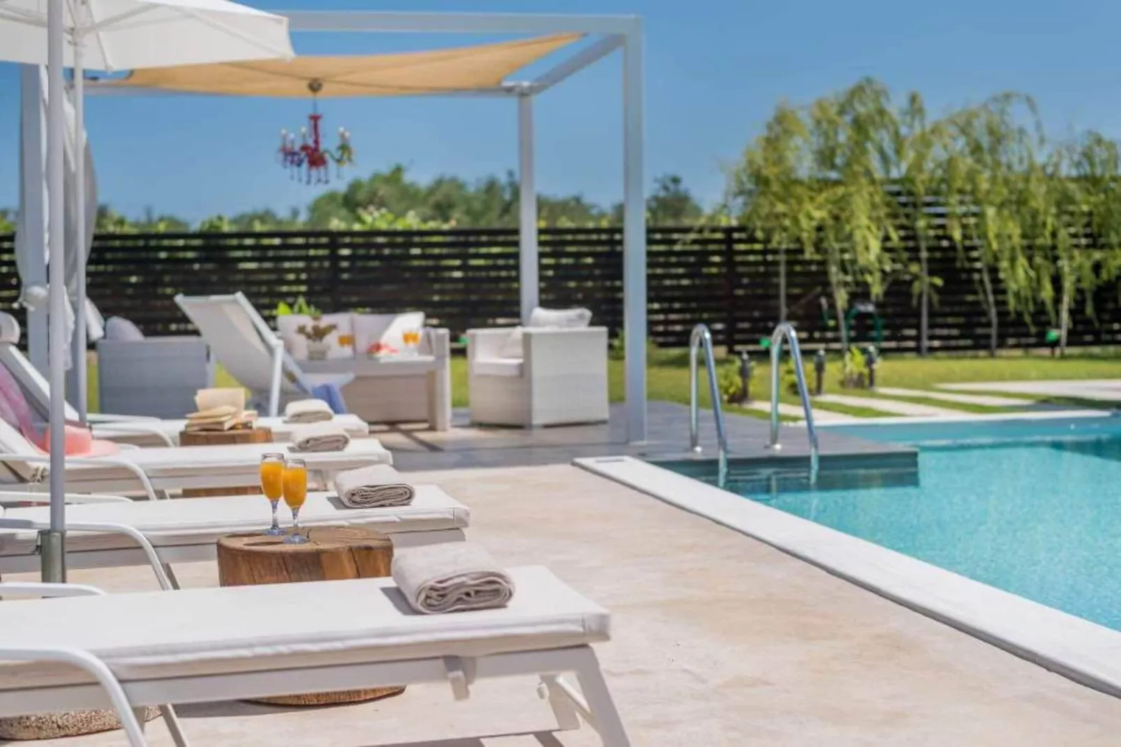 Madini Luxury villa with private Heated pool-Schwimmbad