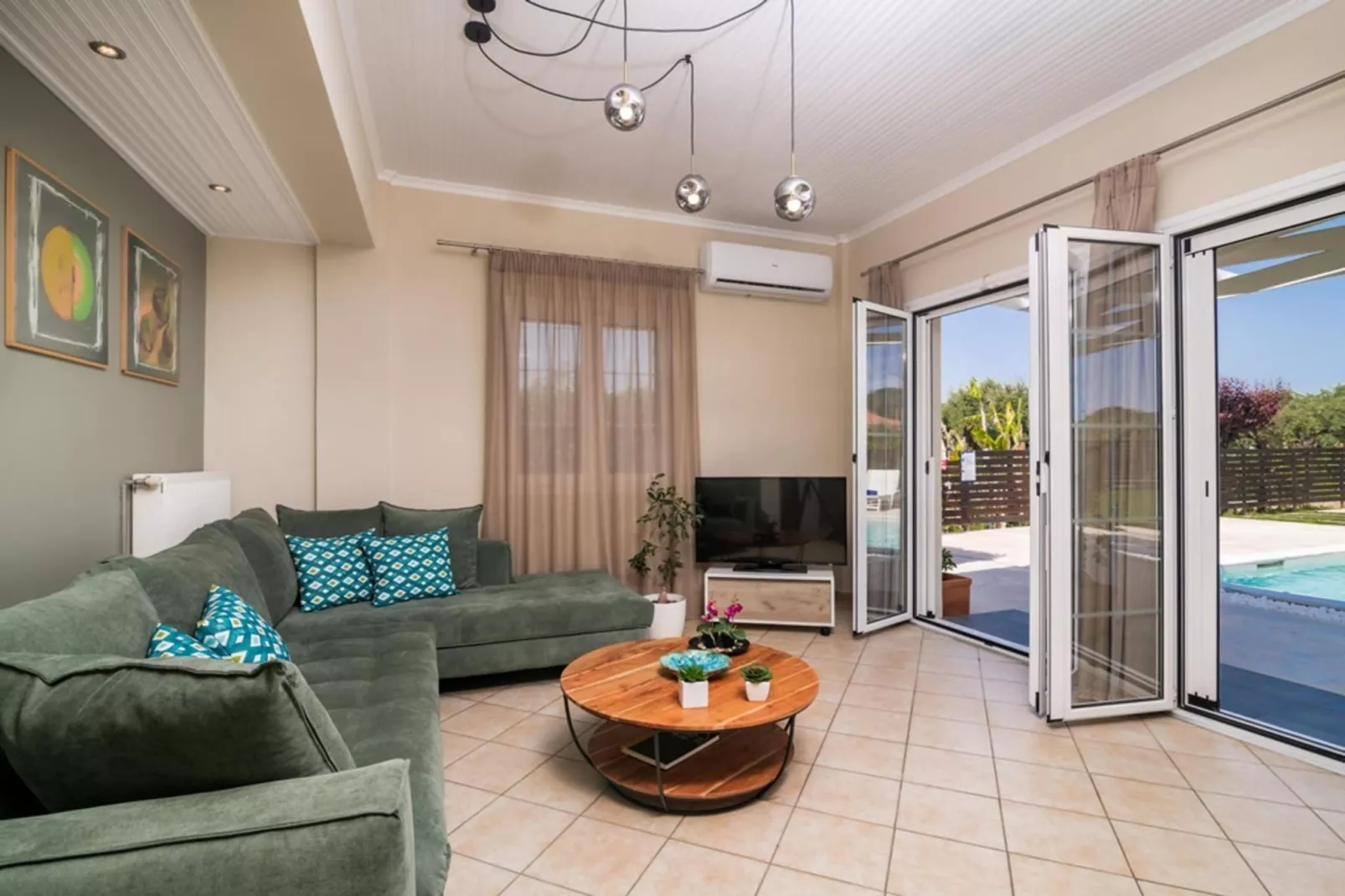 Madini Luxury villa with private Heated pool-Wohnzimmer