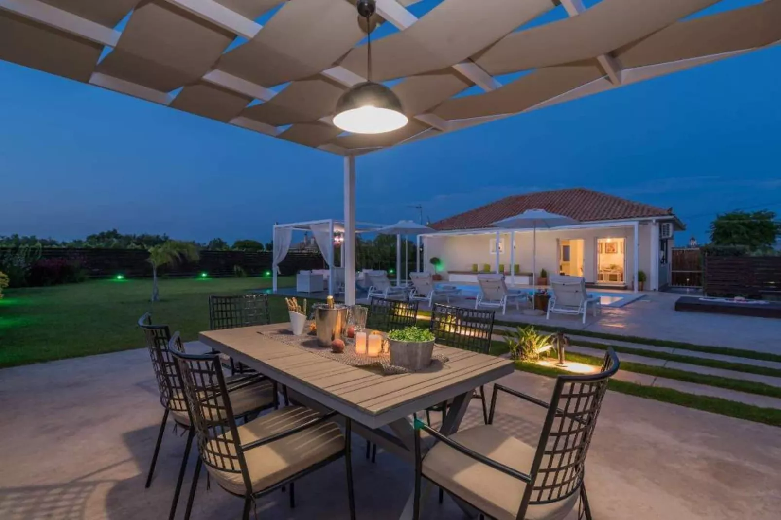 Madini Luxury villa with private Heated pool-Esszimmer