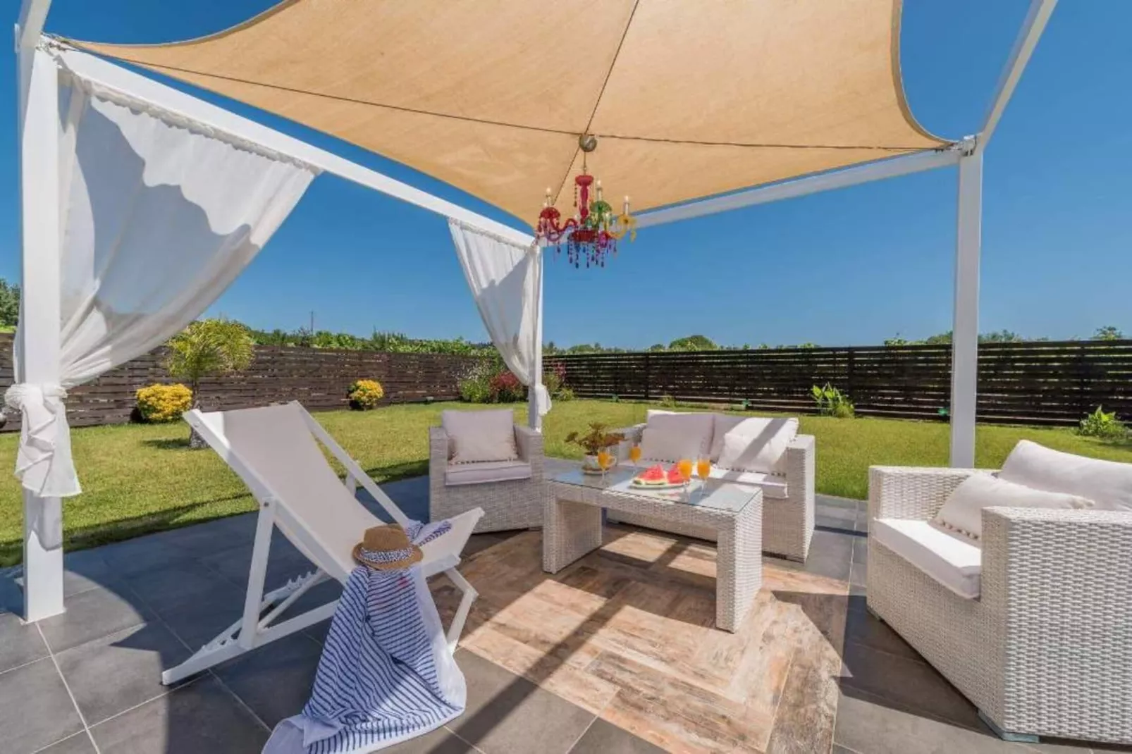 Madini Luxury villa with private Heated pool-Terrassenbalkon