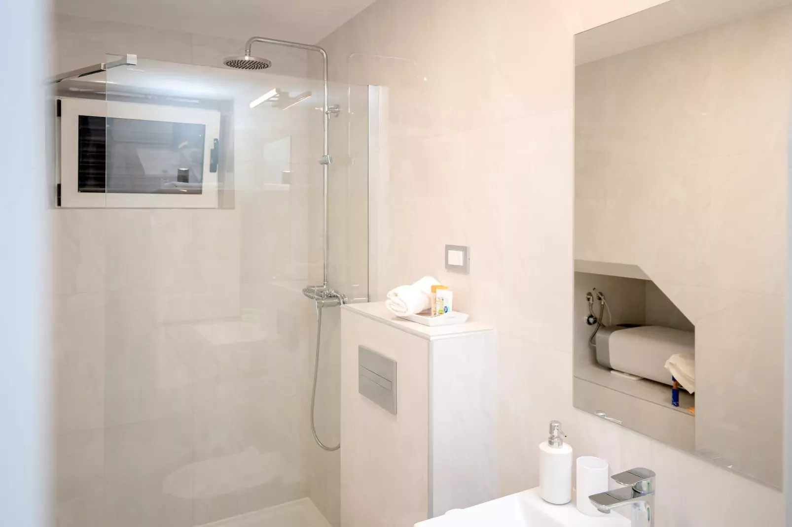 Villa Panoramic Retreat-Bathroom