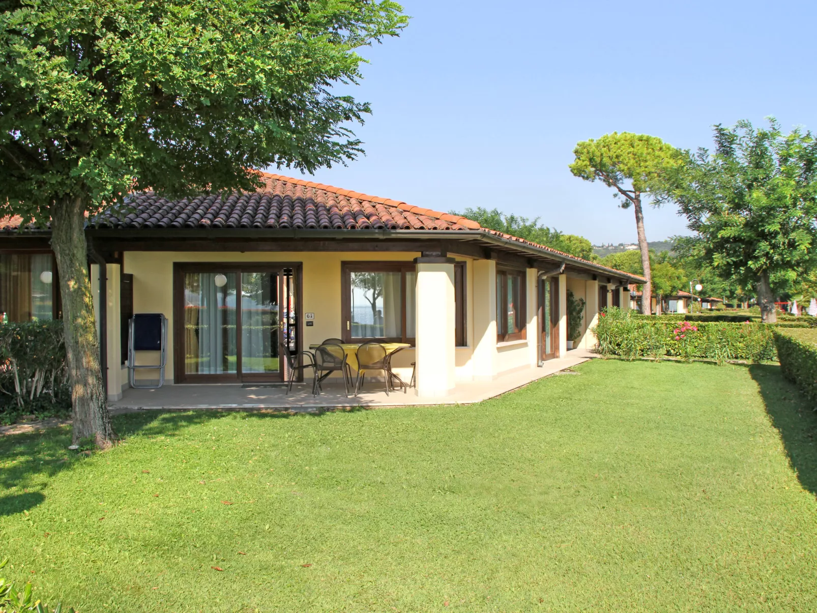 Front Lake Resort Le Corti del Lago