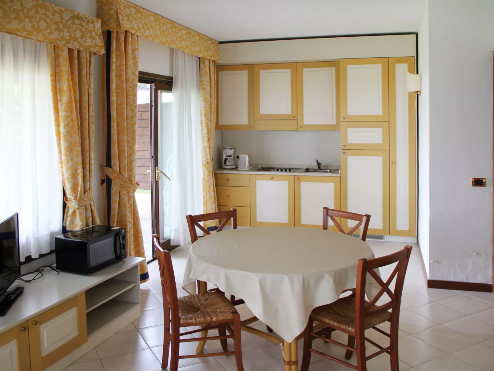 Front Lake Resort Le Corti del Lago-Inside